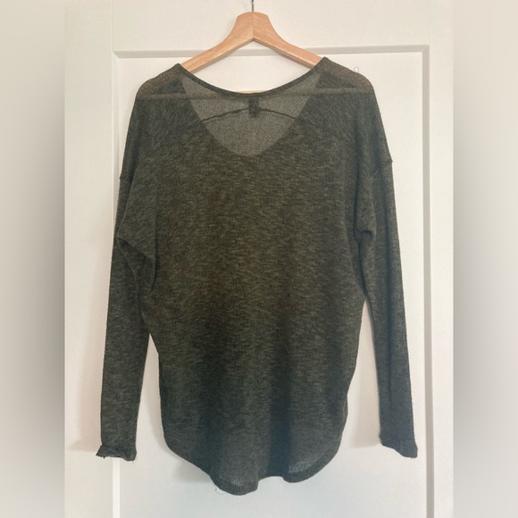 Green sweater - Picture 2 of 3